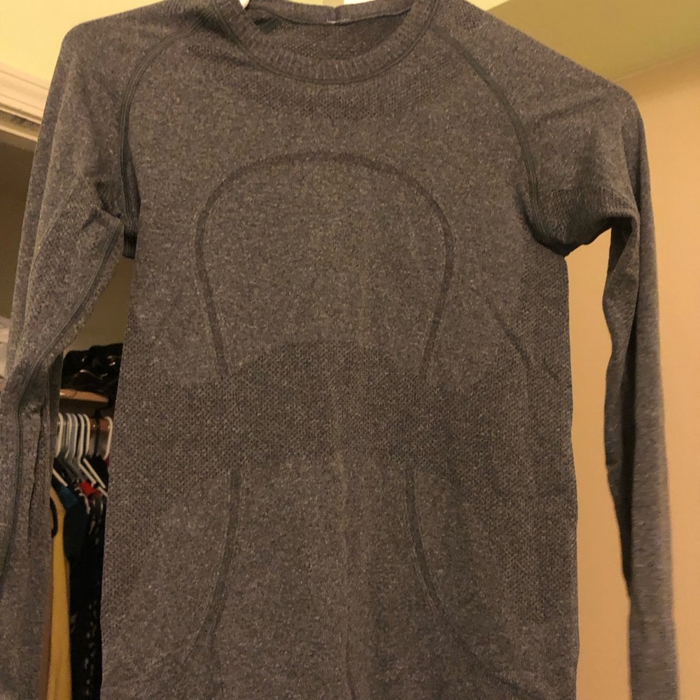 Lululemon long sleeve athletic shirt